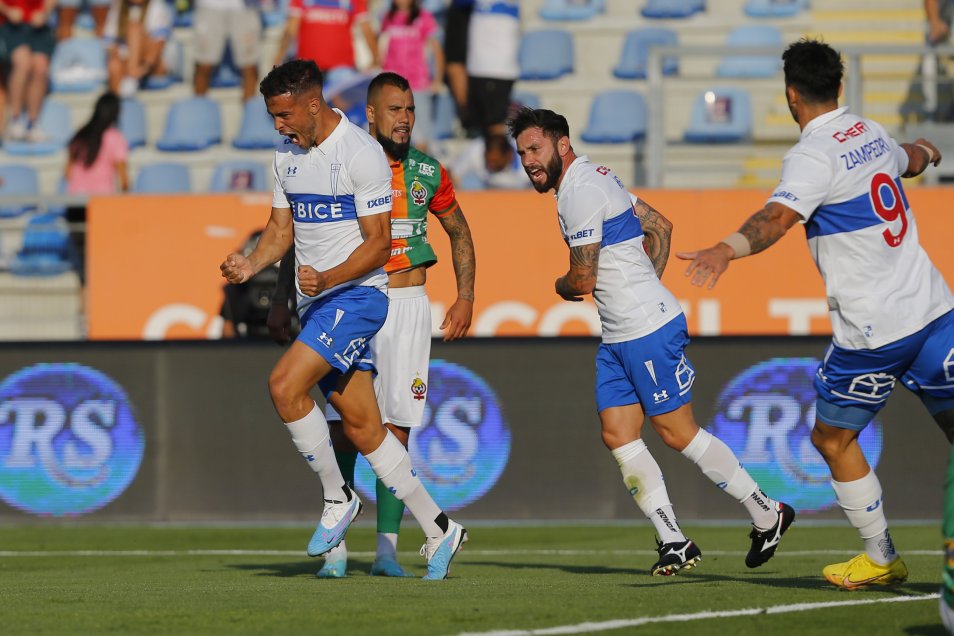 Cobresal reaccionó a tiempo y rescató un empate contra la UC en un partido lleno de emociones