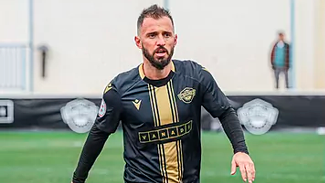 Insólito: Futbolista que fue presentado como refuerzo estrella anunció su retiro tras debutar