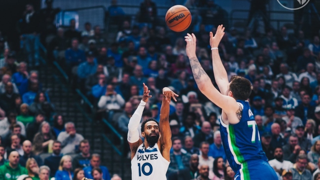 El esfuerzo de Irving y Doncic fue insuficiente para Dallas en derrota ante los Wolves