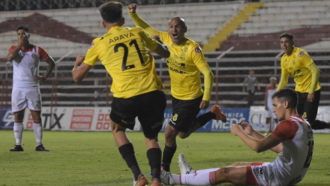 Humberto Suazo se lució con un doblete en el debut ganador de San Luis ante San Felipe
