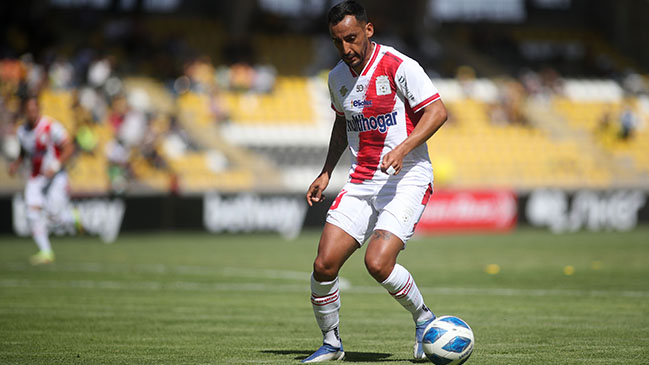 Curicó Unido oficializó la renovación de Ronald de la Fuente “al estilo Netflix”