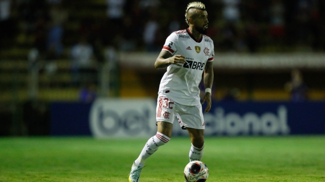 Arturo Vidal volvió a ser titular en Flamengo en victoria por el Campeonato Carioca