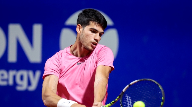 Carlos Alcaraz volvió a las canchas con un esforzado triunfo en Buenos Aires