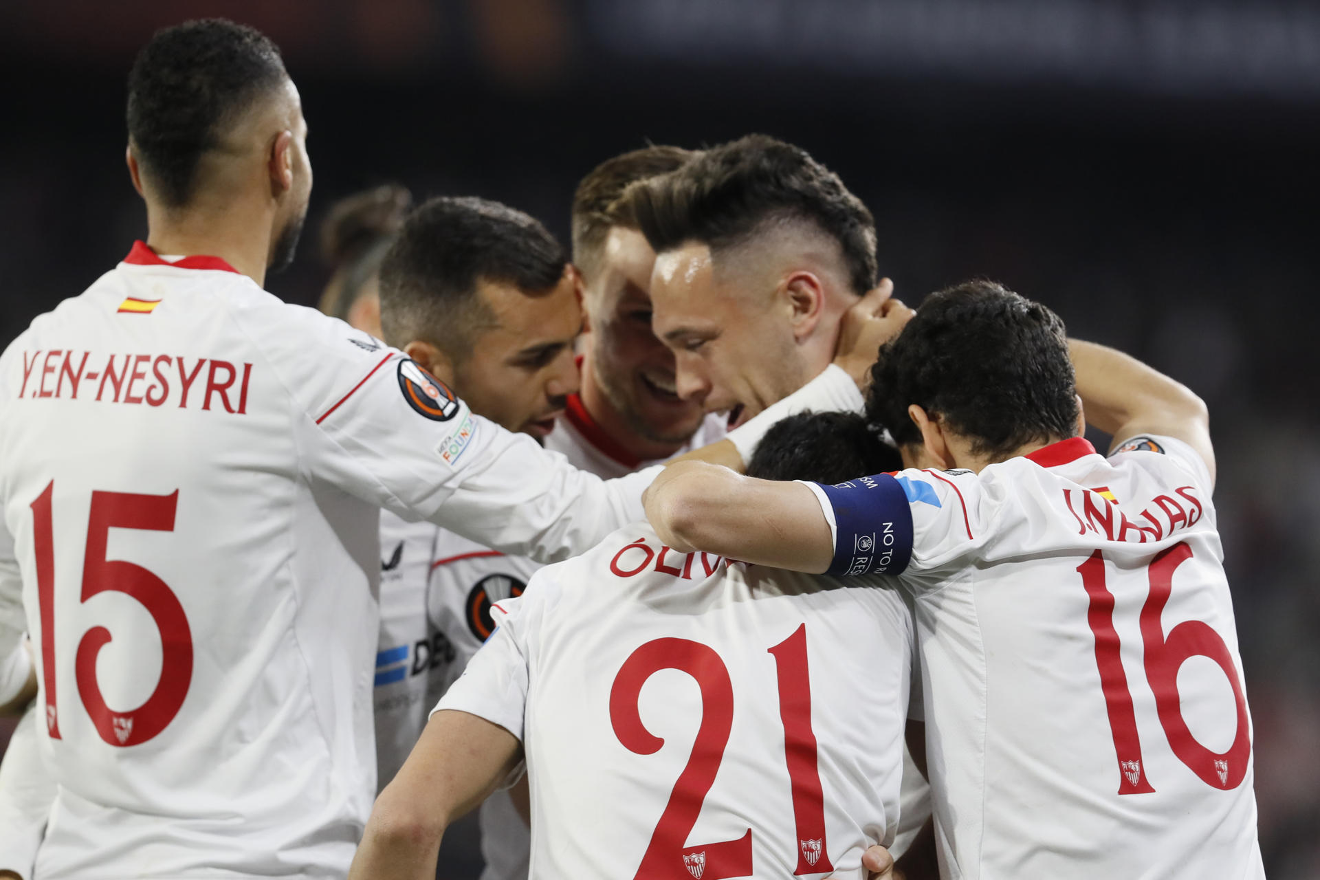 Sevilla puso un pie en octavos de la Europa League tras golear a PSV