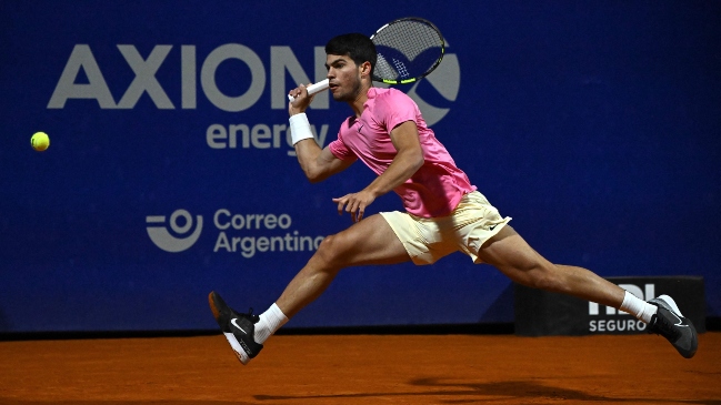 Carlos Alcaraz avanzó a paso firme a semifinales en Buenos Aires