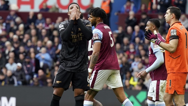 Arsenal volvió al triunfo en la agonía contra Aston Villa con “gran colaboración” de “Dibu” Martínez