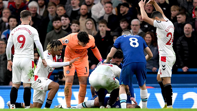 La escalofriante patada en la cara que sufrió César Azpilicueta en la derrota de Chelsea