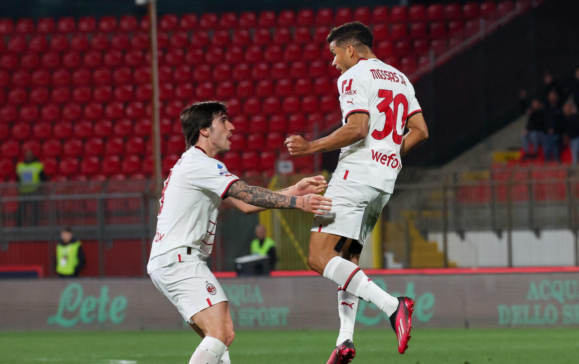 Junior Messias lideró el triunfo de AC Milan sobre Monza en la Serie A