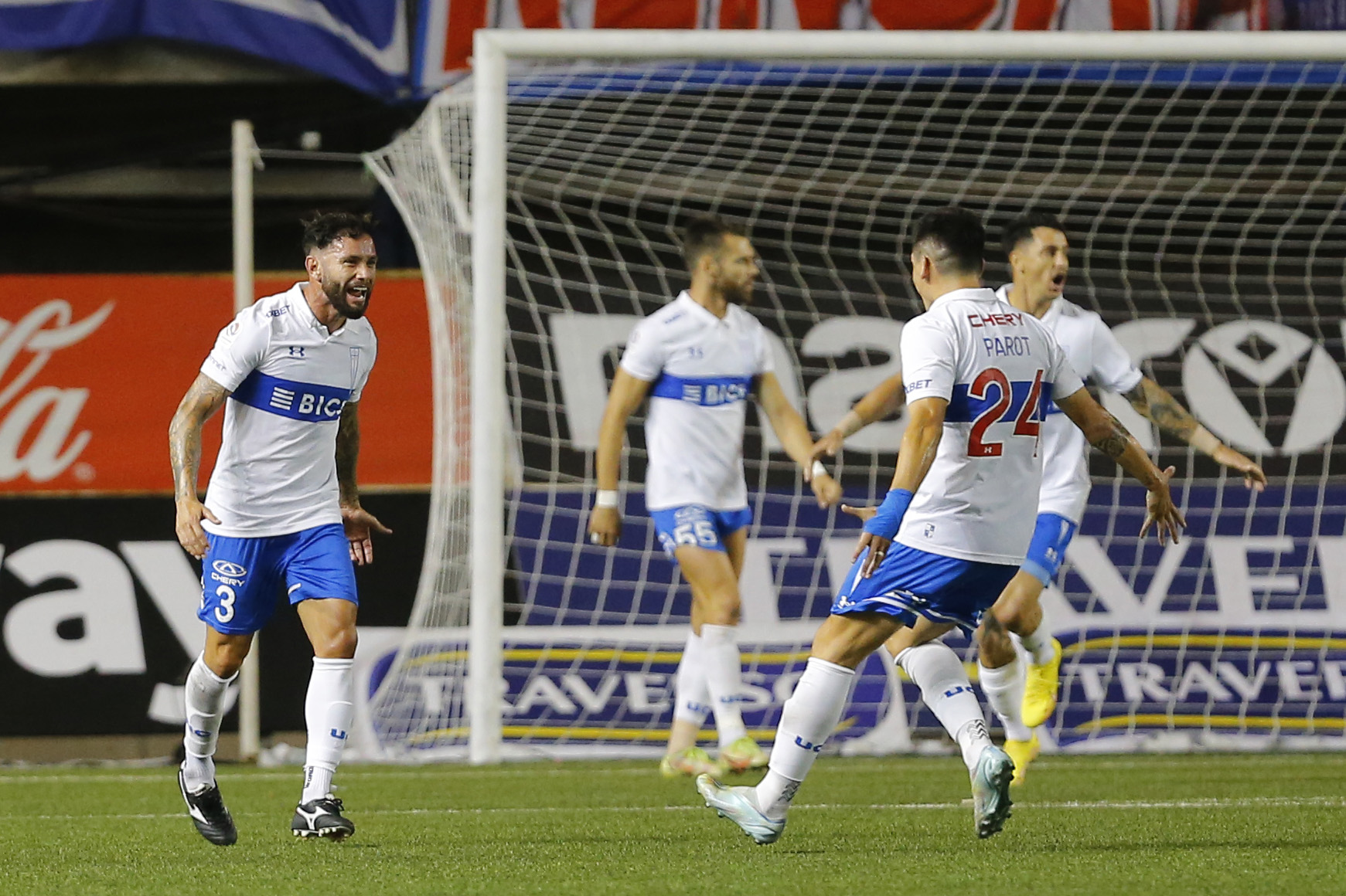 Eugenio Mena apareció con un tremendo zurdazo para el empate de la UC ante Audax Italiano