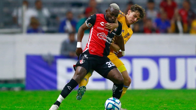 Lichnovsky se fue expulsado en importante triunfo de Tigres ante Atlas en México