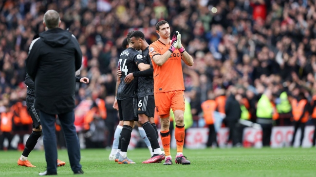 DT de Aston Villa cuestionó subida de “Dibu” Martínez: El lo decidió y no me gusta