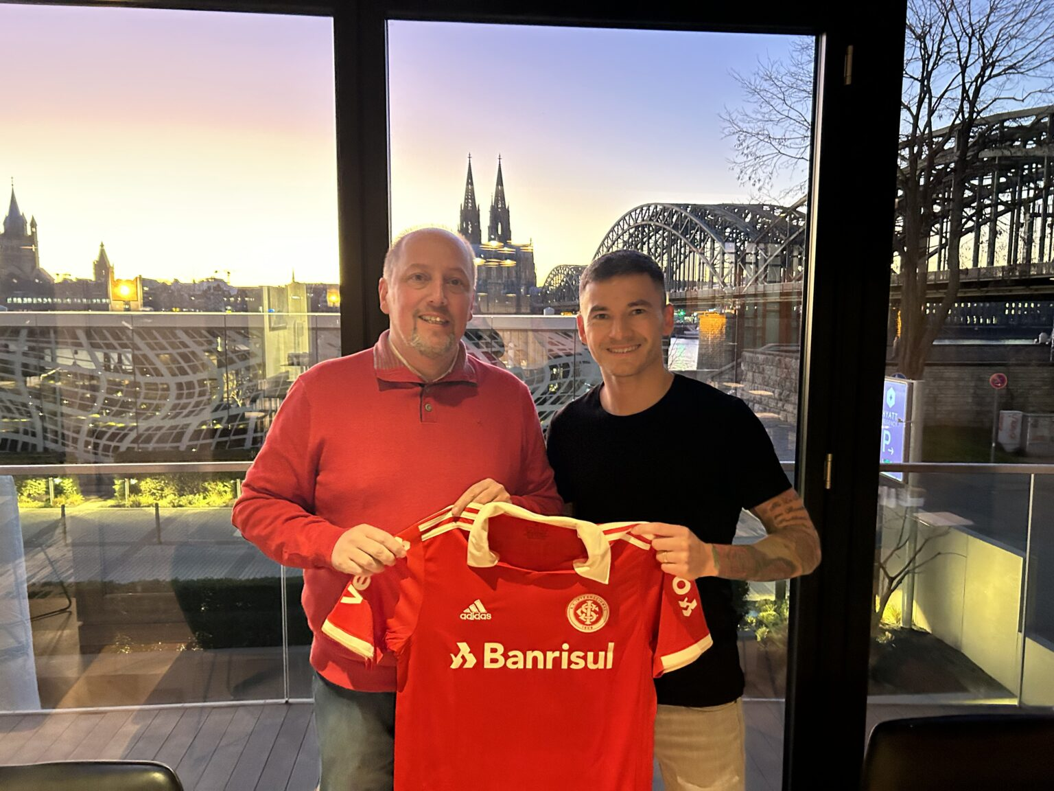 Charles Aránguiz firmó precontrato con Inter de Porto Alegre