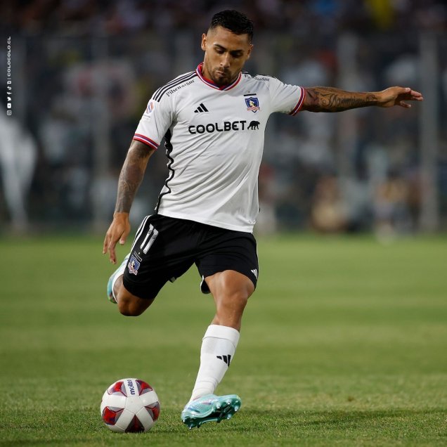 ¡Volvió el blanco! Colo Colo estrenó su nueva camiseta ante Everton en el Monumental