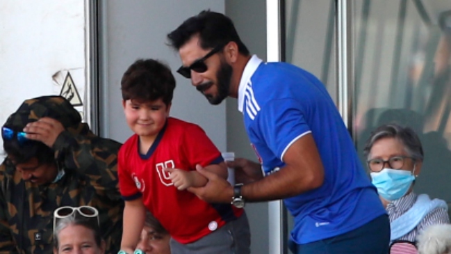 Johnny Herrera y su hijo disfrutaron de triunfo de Boca en La Bombonera