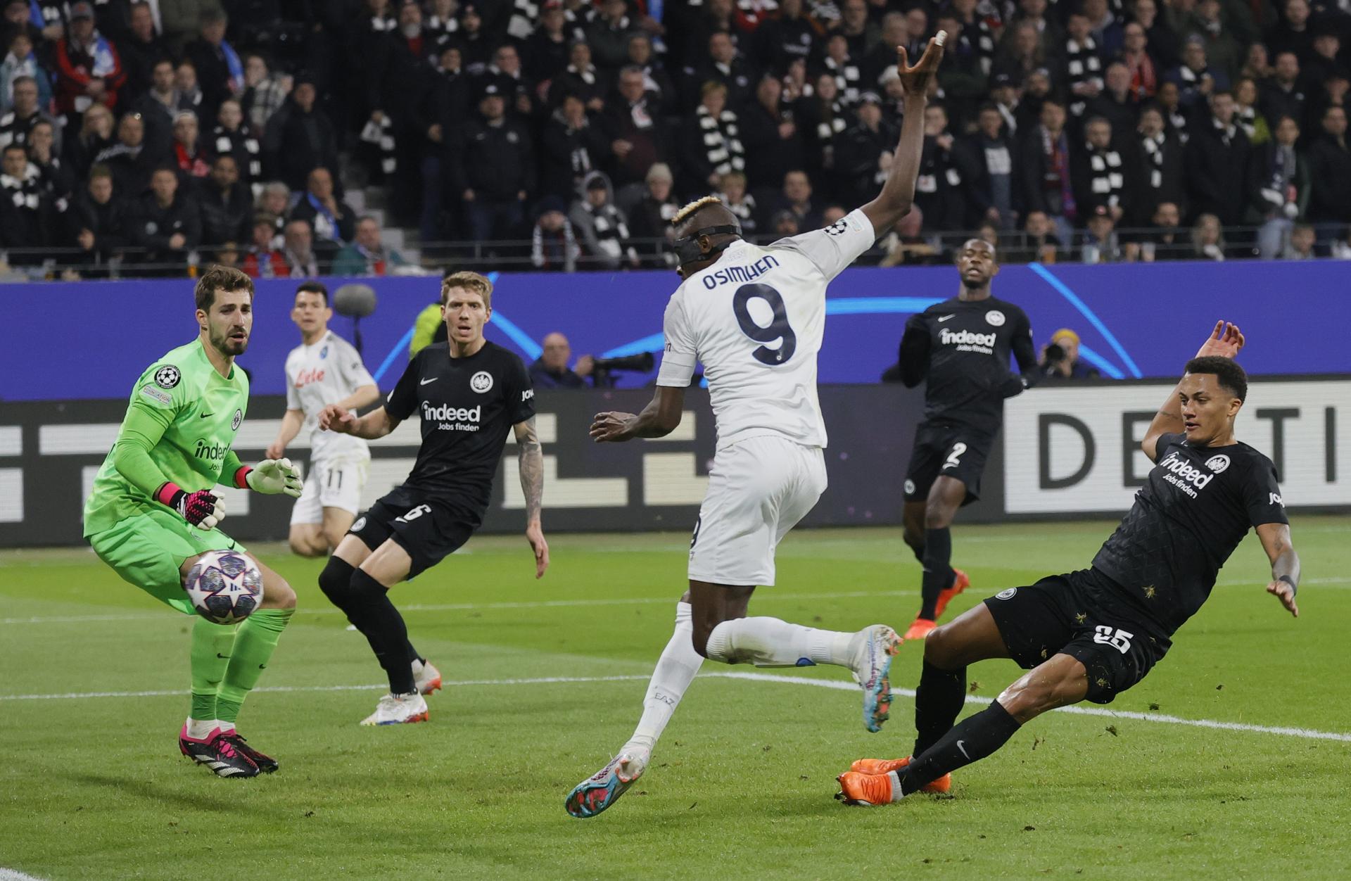 Osimhen y Di Lorenzo comandaron el triunfo de Napoli sobre Eintracht Frankfurt en la Champions