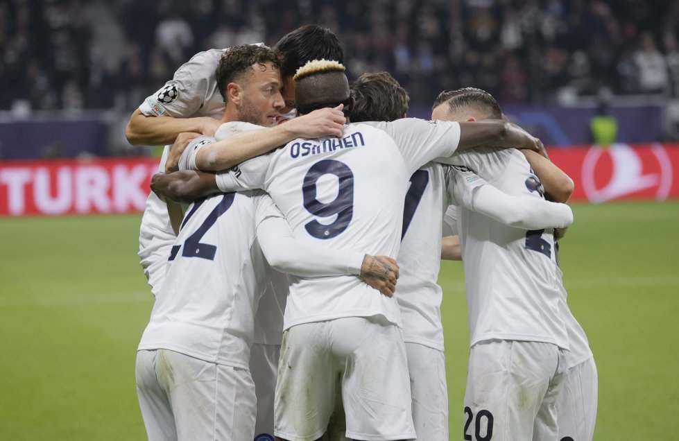 Napoli golpeó a Eintracht Frankfurt en Alemania y puso un pie en cuartos de la Champions