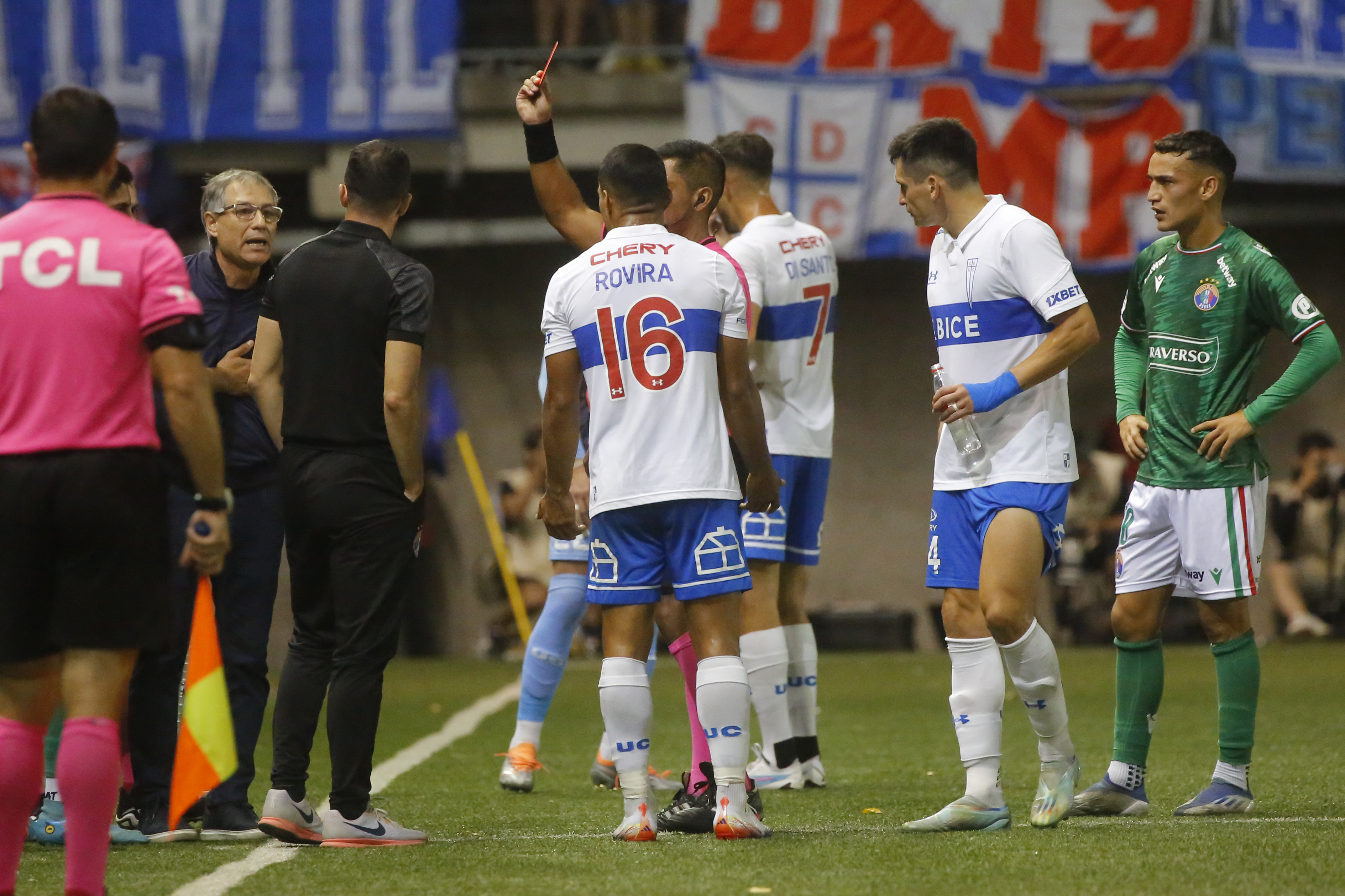 Incidentes en el polémico partido entre Audax y la UC dejaron variadas suspensiones