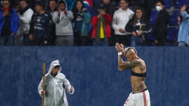 Piero Maza tuvo que intervenir ante insultos a Vidal: “El que no salta…”