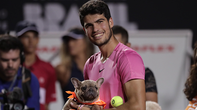 Alcaraz logró exigido triunfo sobre el 556 del mundo en su debut en Río de Janeiro