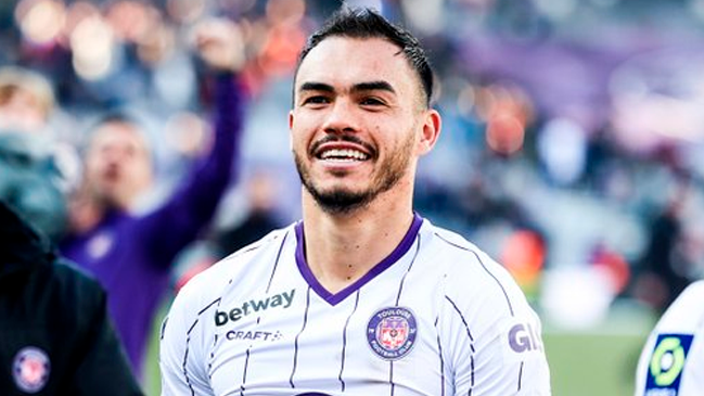 Suazo en Francia: Más del 50 ó 60 por ciento de Chile es de Colo Colo, es el más popular