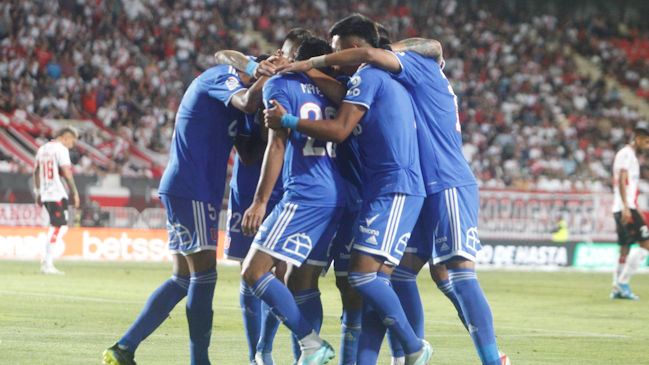 Universidad de Chile derrotó con autoridad a Curicó Unido y dormirá como líder del torneo