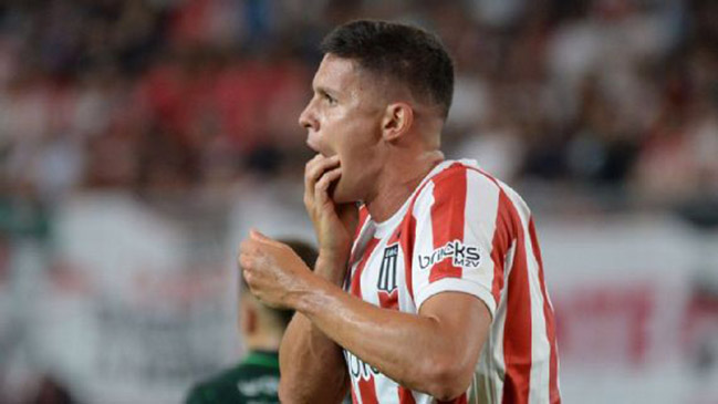 Delantero de Estudiantes Guido Carrillo perdió un par de dientes tras duro choque