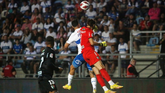 Un festival de errores defensivos terminó con un autogol de Suárez a favor de la UC