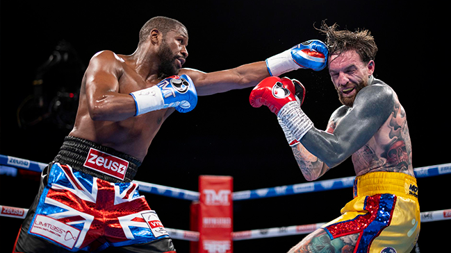 Mayweather se exhibió con lo mínimo ante Chalmers