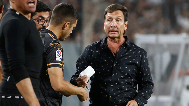 Fernando Díaz relativizó “apriete” de los hinchas: Los muchachos fueron a presentarse