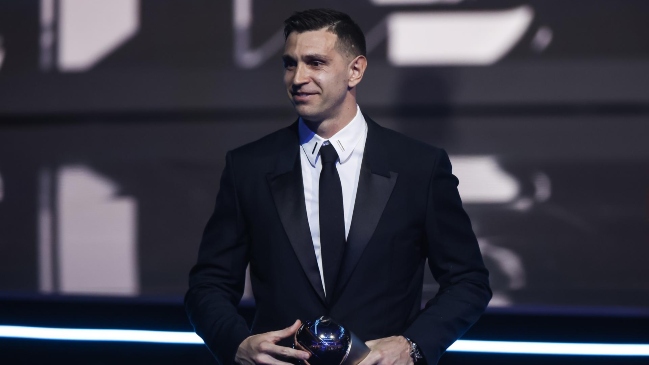 La emoción de “Dibu” Martínez tras ganar en The Best: Mis ídolos son mi mamá y mi papá