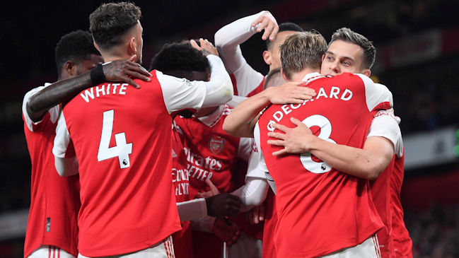 Arsenal se impuso con goleada a Everton y sigue aferrado al liderato de la Premier League