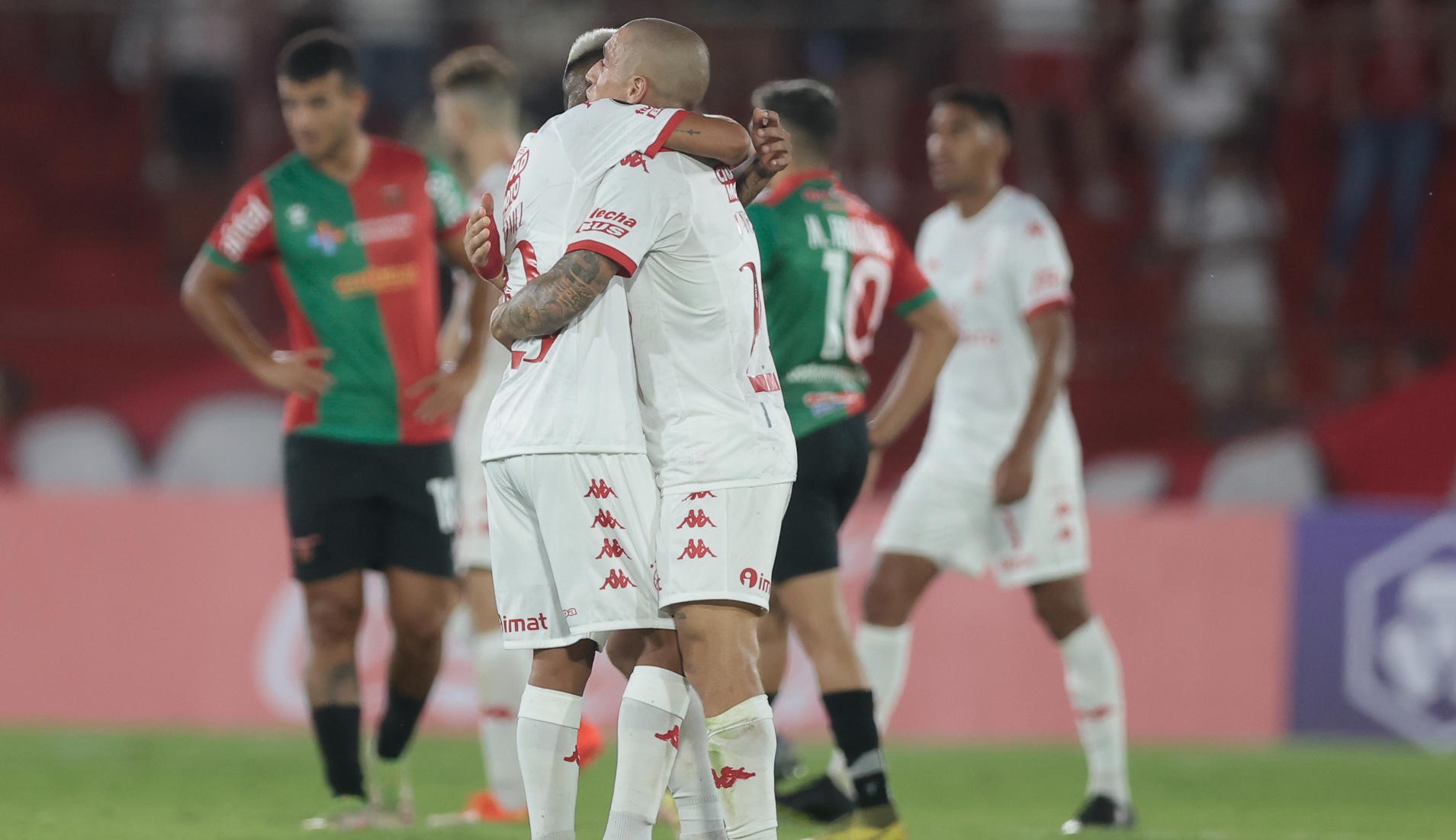 Huracán de Guillermo Soto venció a Boston River y avanzó en la Libertadores