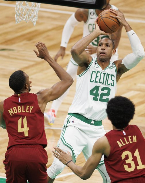 Los Celtics se mantuvieron en la lucha por el primer lugar del Este tras vencer a Cavaliers
