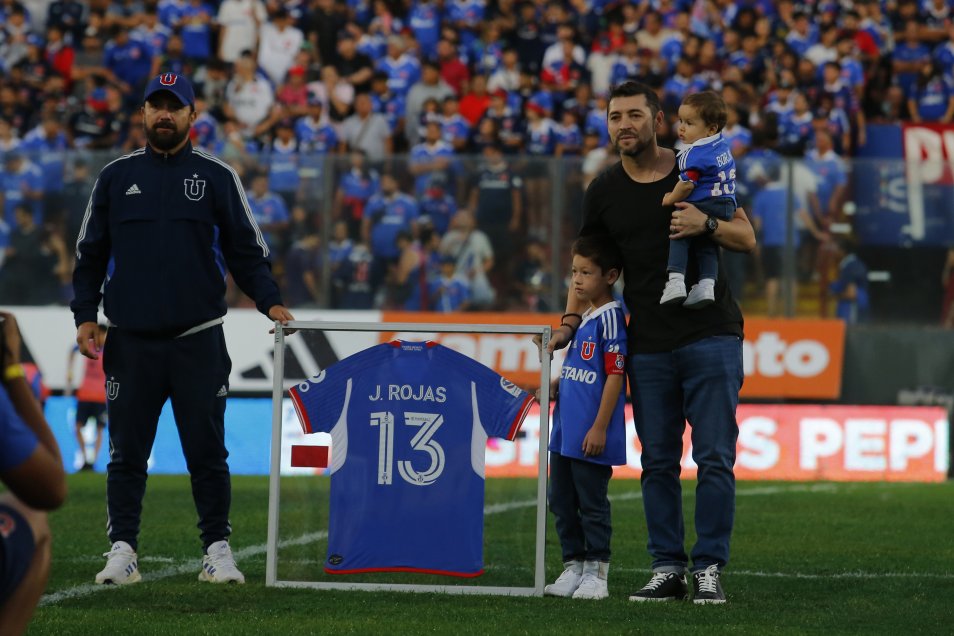 “Pepe” Rojas recibió el cariño de los hinchas en homenaje de la U en Santa Laura