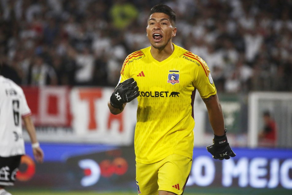 Con un cambio obligado: La formación de Colo Colo para el duelo ante Magallanes