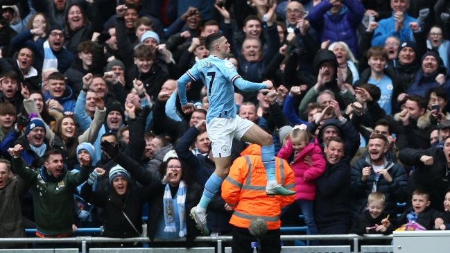 Manchester City batió a Newcastle y le puso presión al líder Arsenal en la Premier League