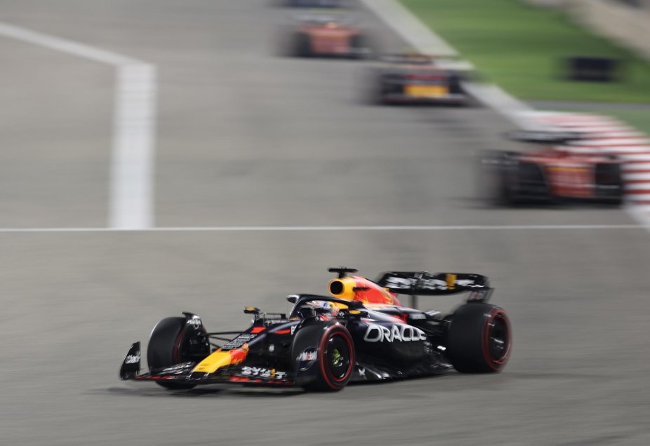 Verstappen se subió a lo más alto del podio tras imponerse en el circuito de Sakhir