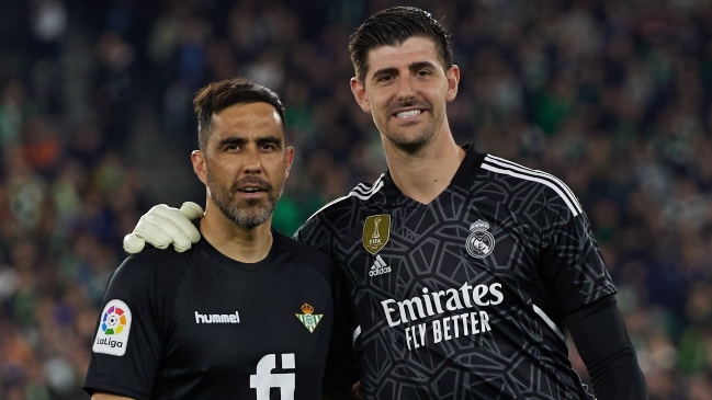 La distinguida fotografía de Claudio Bravo con Courtois en la previa del Betis-Real Madrid