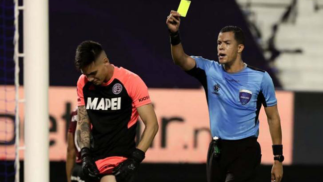 Partidos de los equipos chilenos en la Sudamericana tendrán árbitros colombianos