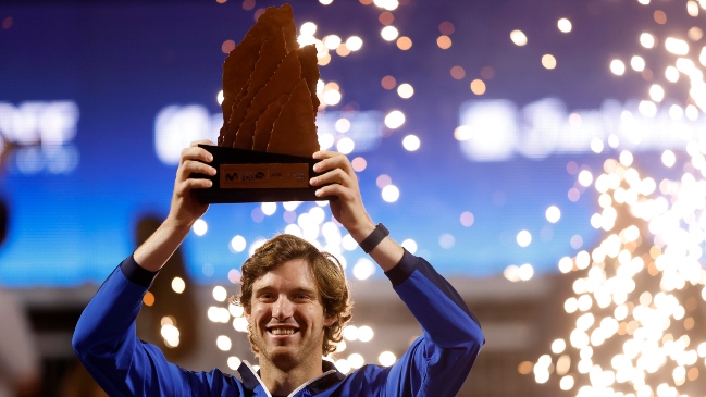 La reflexión de Jarry tras conquistar el Chile Open: “El camino es duro, más vale disfrutarlo”