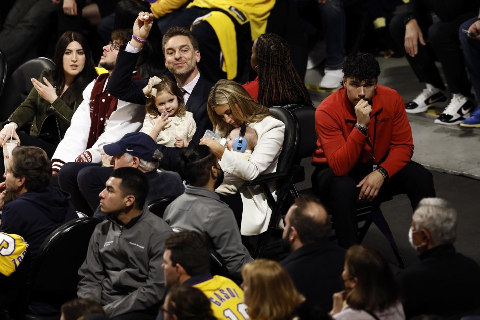 Los Lakers retiraron la camiseta de Pau Gasol en emotivo homenaje