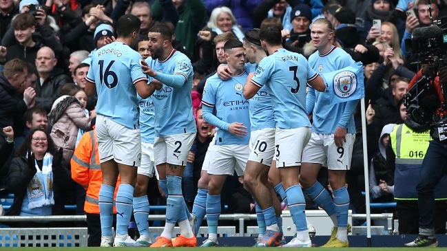 Polémica en Inglaterra: Figura del City fue captado borracho y bajándose los pantalones