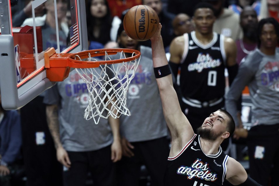 Los Clippers vencieron a Toronto y se mantiene en zona de clasificación