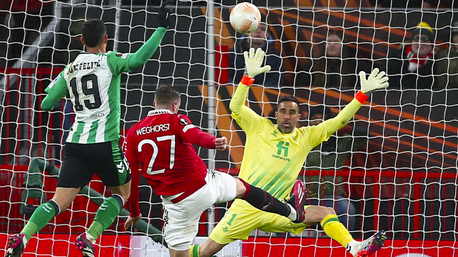 Betis de Pellegrini y Bravo sufrió una dura goleada ante Manchester United