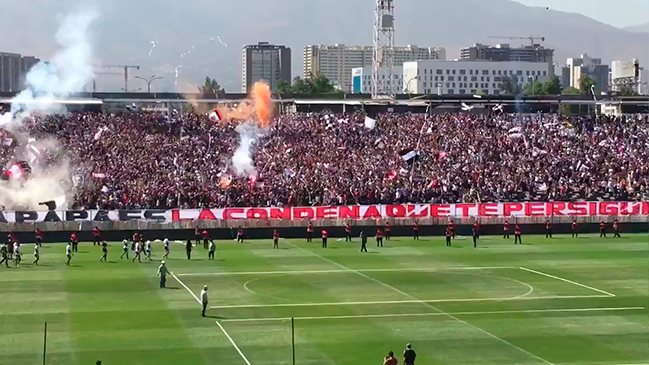 Plantel de Colo Colo vibró junto a los hinchas en el arengazo