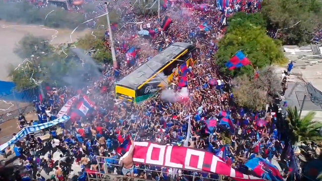 Las impresionantes imágenes del arengazo para U. de Chile en las afueras del CDA