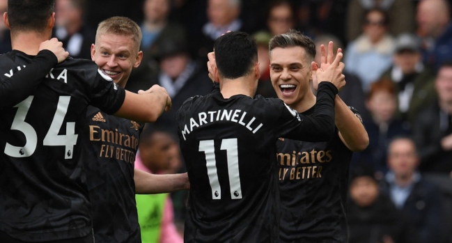 Arsenal pasó por encima de Fulham y afianzó su liderato