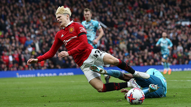 Garnacho salió lesionado en empate de Manchester United y genera preocupación en Argentina