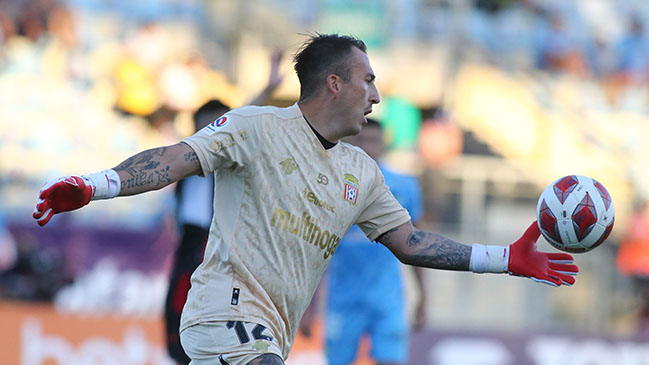 Claudio Bravo apoyó a Fabián Cerda tras su error: Las críticas hacen que en cada partido seas mejor