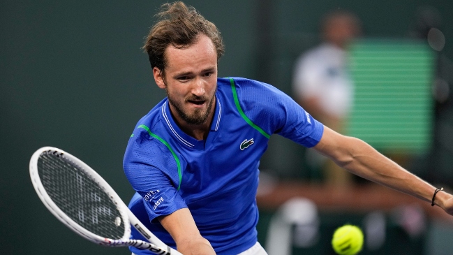 Medvedev sigue a paso firme en Indian Wells tras batir a Ivashka